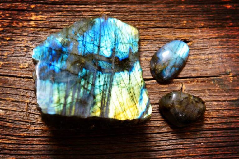 Blue Labradorite: Complete Buying Guide, Meanings, Properties, Uses And ...